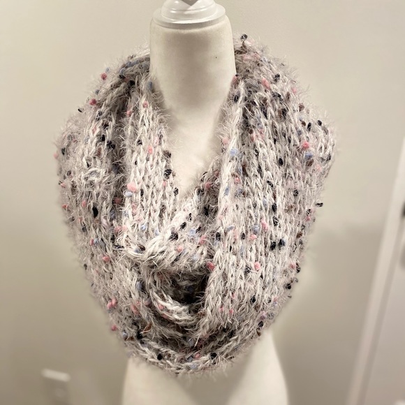 Amanda Blu Accessories - NWT Knit Scarf